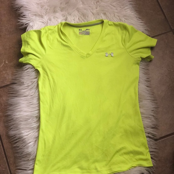 💛Under Armour V-neck tee💛 - Picture 3 of 3